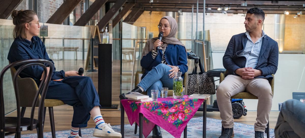 Een panelgesprek met drie personen