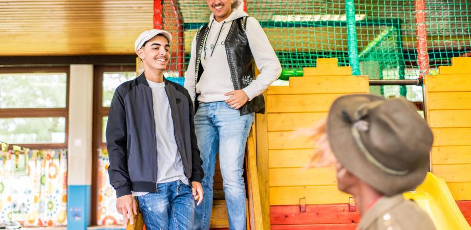leerlingen volgen een workshop in het kader van het dagpakket Vluchtverhalen
