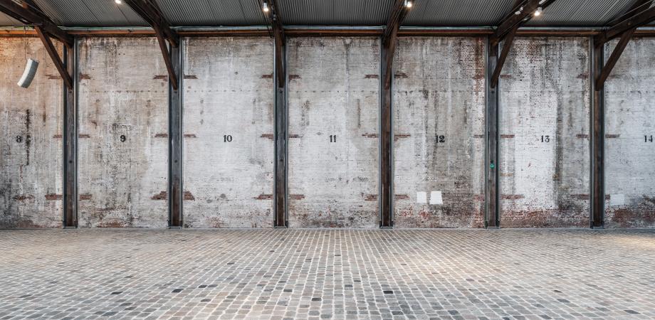 De muur van de museumloods