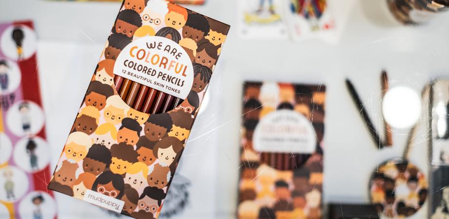 kleurpotloden in verschillende huiddtinten